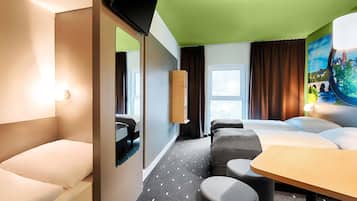 Hypo-allergenic bedding, desk, soundproofing, free WiFi