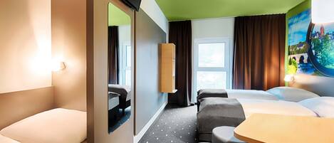 Hypo-allergenic bedding, desk, soundproofing, free WiFi