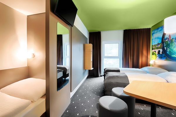 Allergikerbettwaren, Schreibtisch, schallisolierte Zimmer