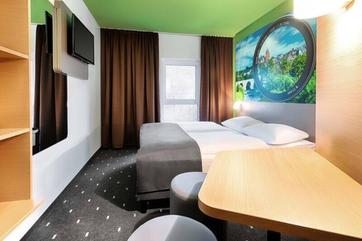 Double Room | Hypo-allergenic bedding available, desk, soundproofing, WiFi (free)