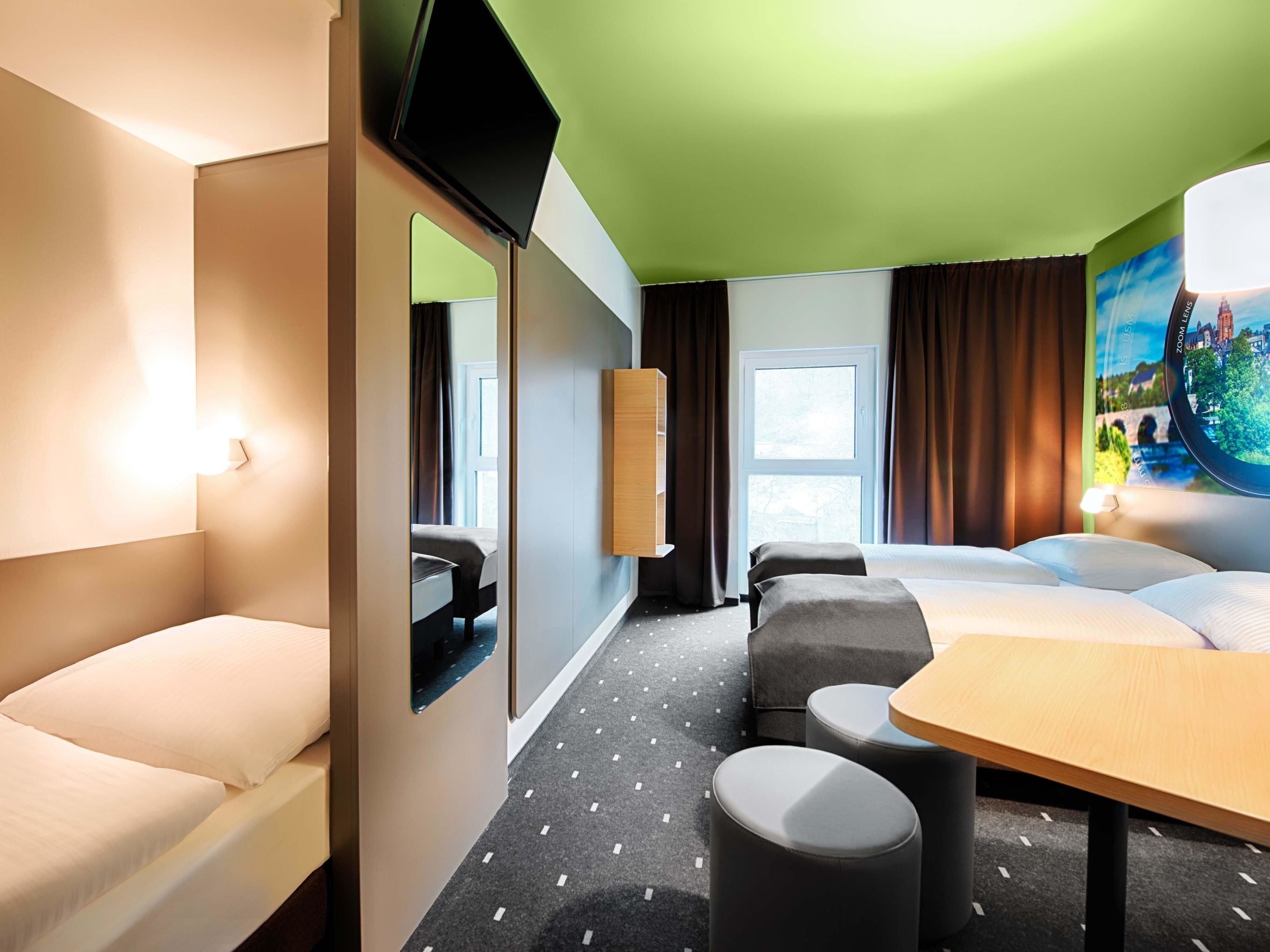 三人房 | 防过敏的被褥、办公桌、隔音、免费 WiFi