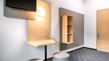 Hypo-allergenic bedding, desk, soundproofing, free WiFi