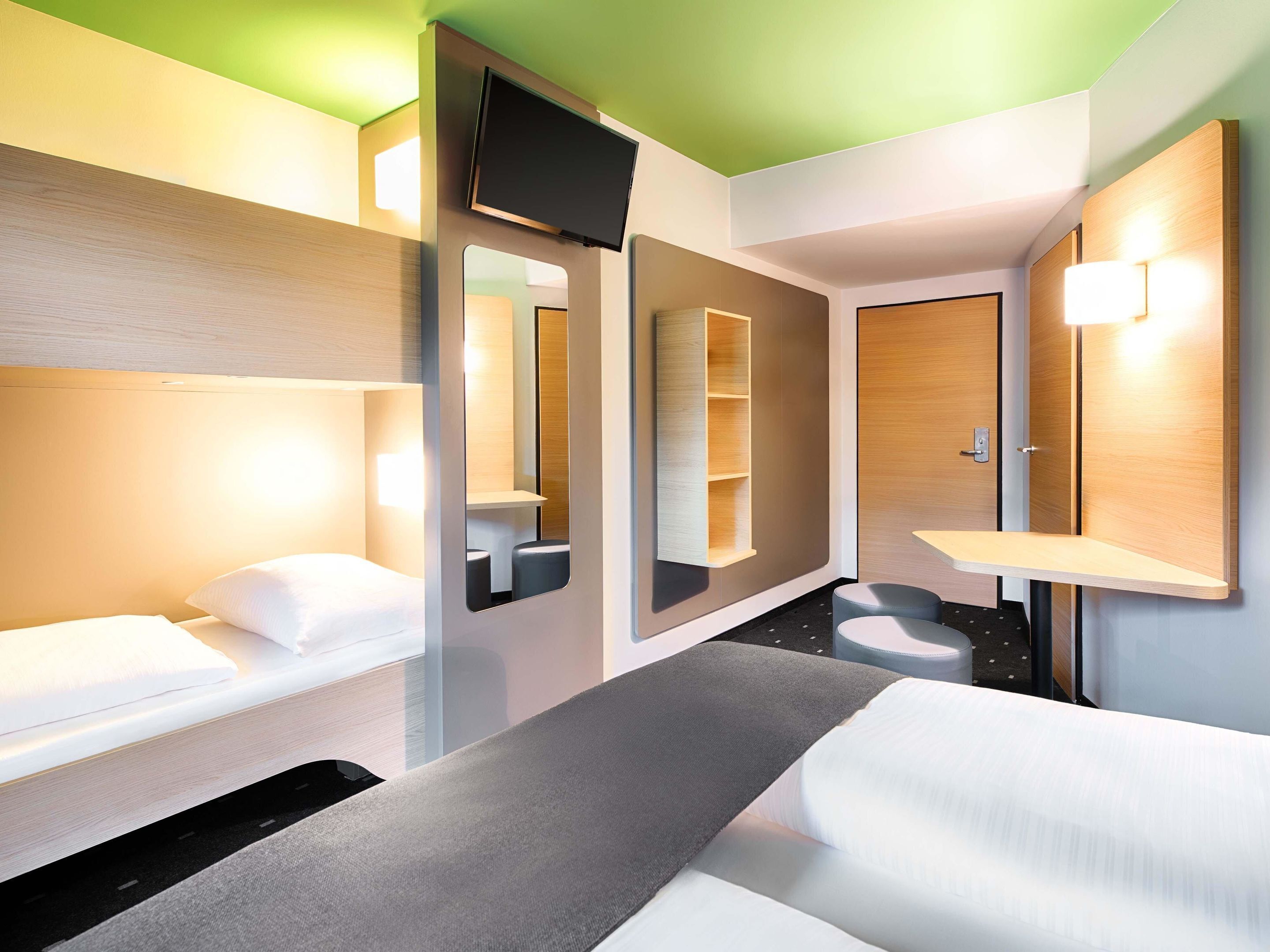 四人房 | 防过敏的被褥、办公桌、隔音、免费 WiFi