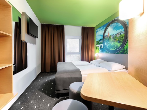 Hypo-allergenic bedding, desk, soundproofing, free WiFi