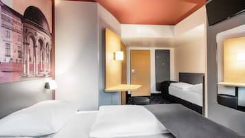 Triple Room | Hypo-allergenic bedding, desk, soundproofing, free WiFi