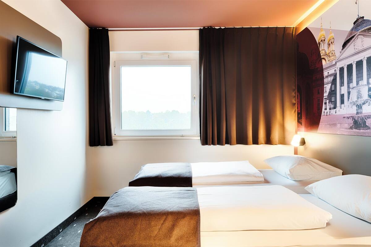 Twin kamer | 1 slaapkamer, hypoallergeen beddengoed, een bureau, geluiddichte muren