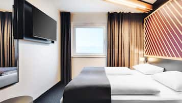 Hypo-allergenic bedding, desk, soundproofing, free WiFi