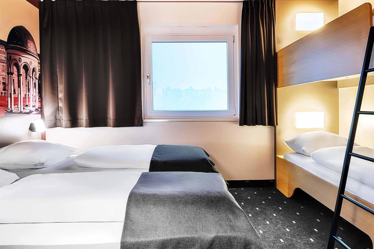 Quadruple Room | 1 bedroom, hypo-allergenic bedding, desk, soundproofing