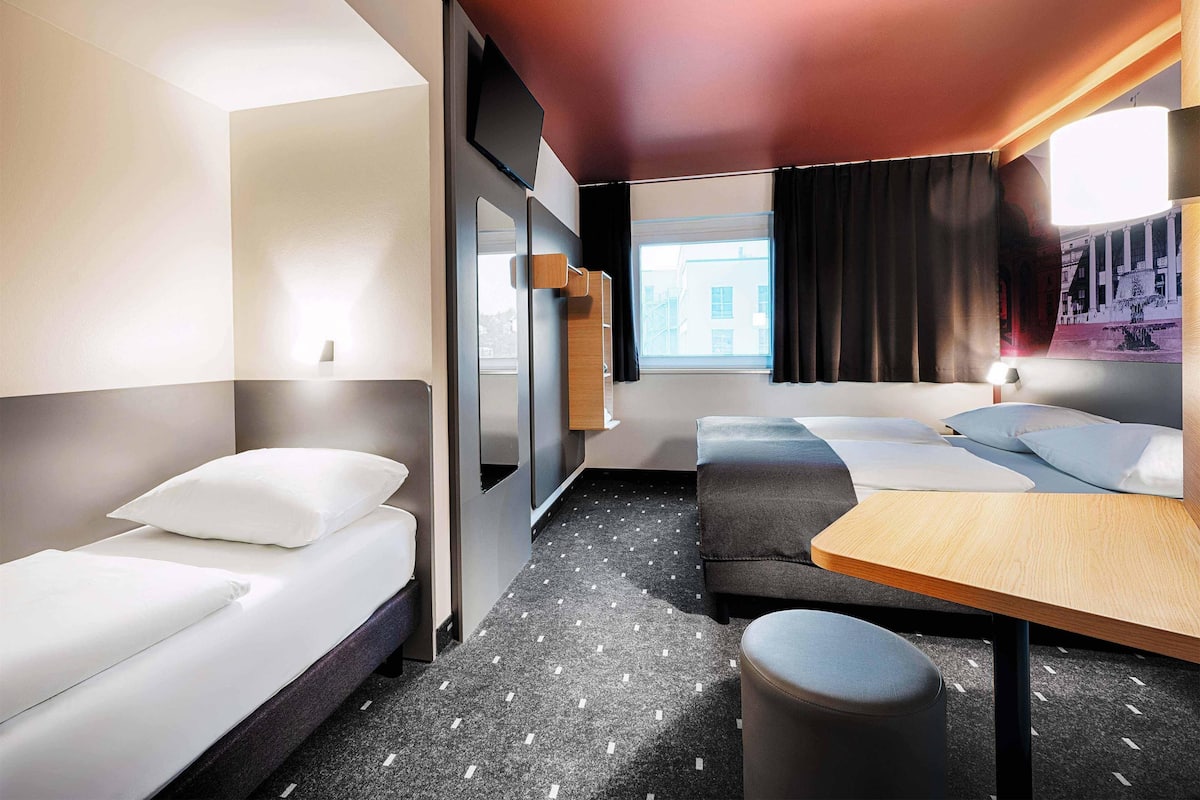 Triple Room | 1 bedroom, hypo-allergenic bedding, desk, soundproofing