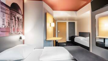 Hypo-allergenic bedding, desk, soundproofing, free WiFi