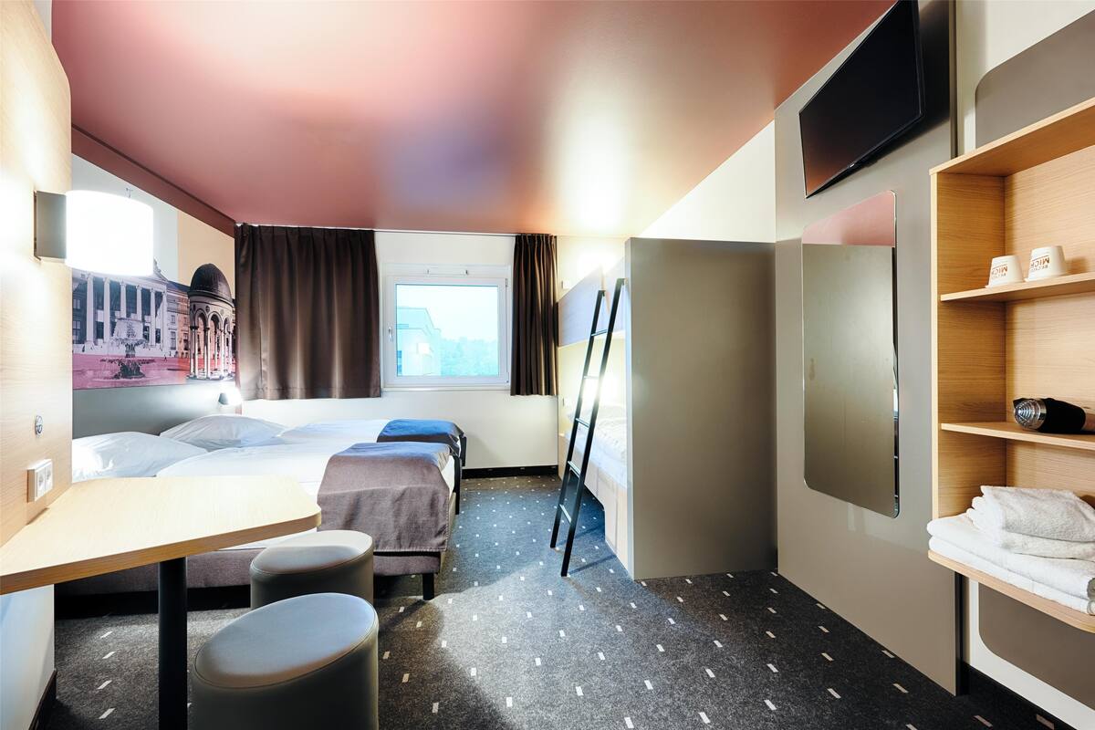 Vierpersoonskamer | 1 slaapkamer, hypoallergeen beddengoed, een bureau, geluiddichte muren