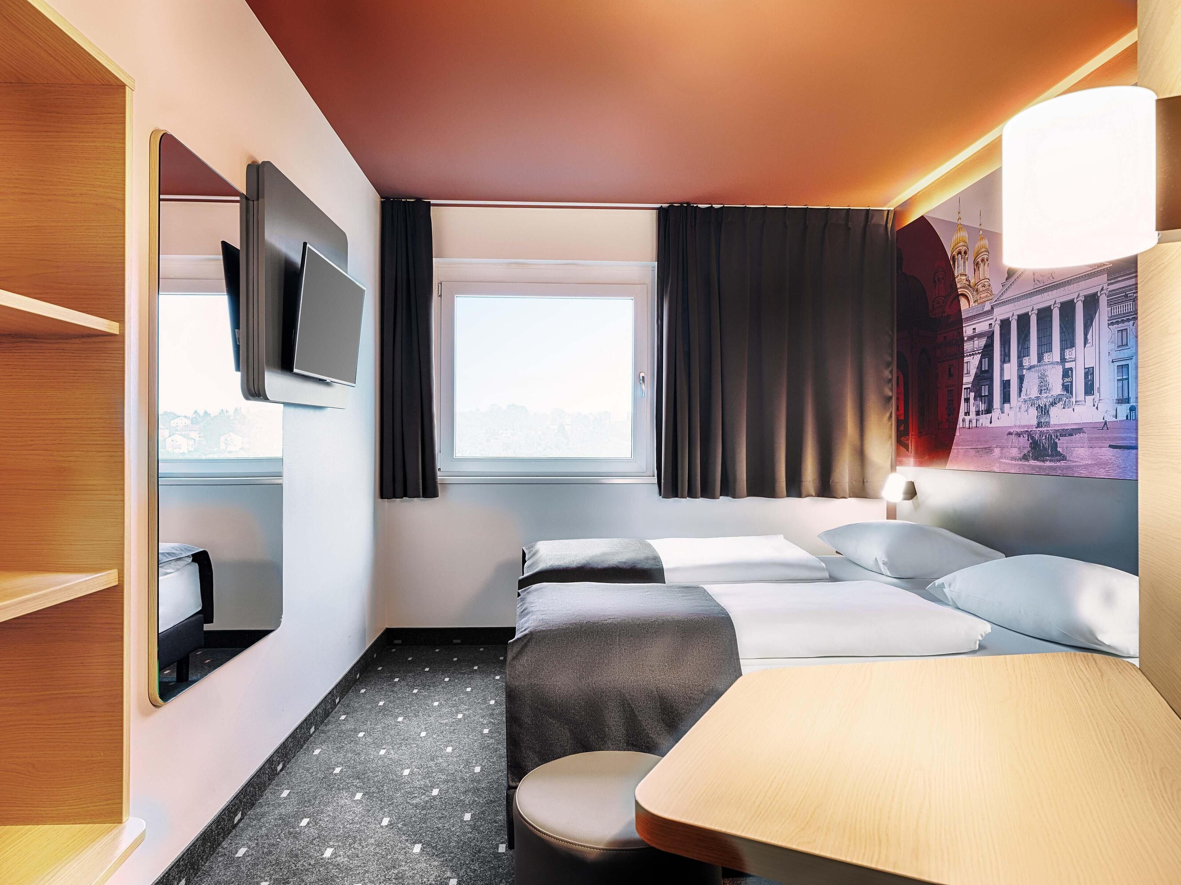 Quarto duplo | Roupas de cama antialérgicas, escrivaninha, quartos à prova de som