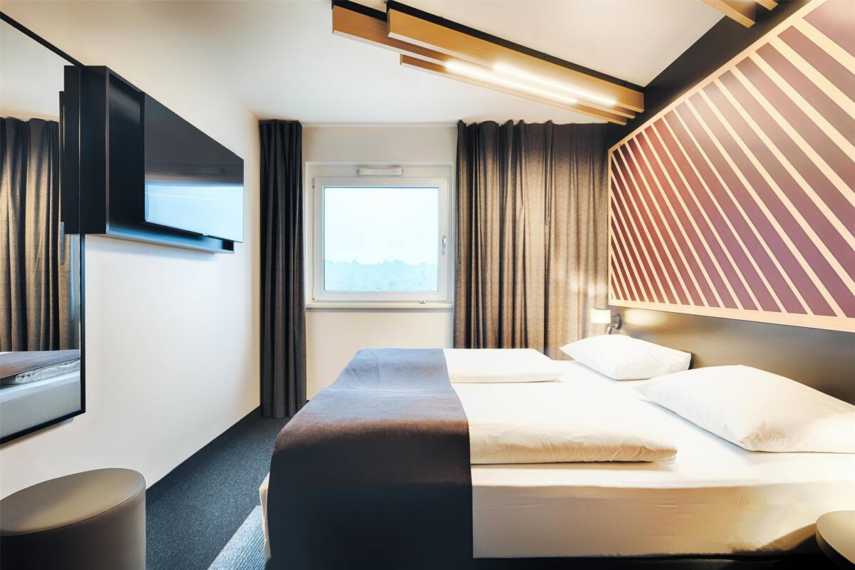 Premium tweepersoonskamer | 1 slaapkamer, hypoallergeen beddengoed, een bureau, geluiddichte muren