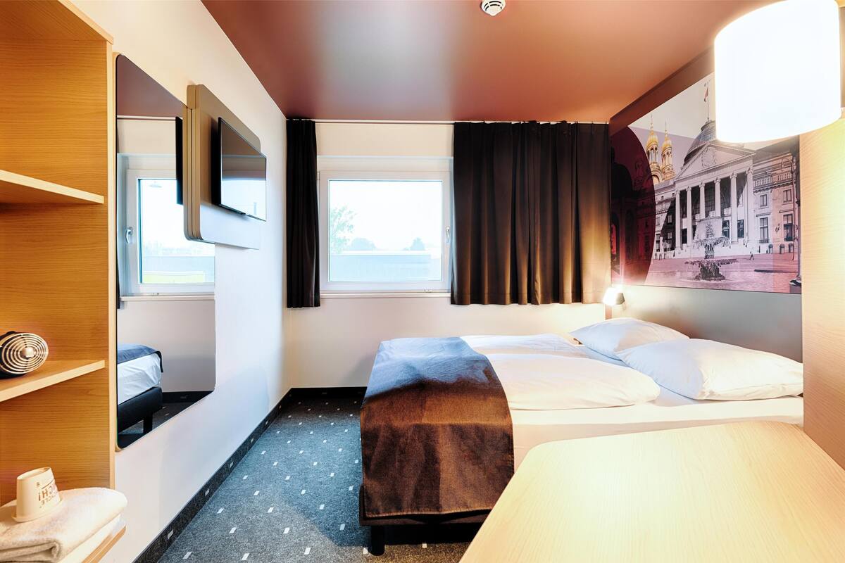 Doppelzimmer | 1 Schlafzimmer, Allergikerbettwaren, Schreibtisch