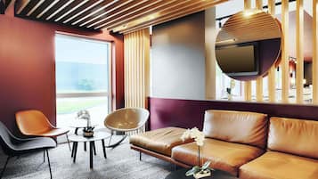 Hypo-allergenic bedding, desk, soundproofing, free WiFi