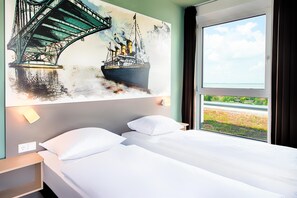1 bedroom, hypo-allergenic bedding, desk, free WiFi