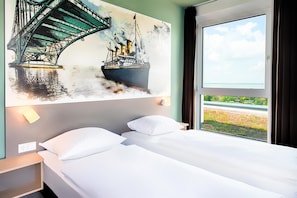 1 bedroom, hypo-allergenic bedding, desk, free WiFi
