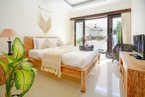 3 bedrooms, iron/ironing board, WiFi, bed sheets - 3-bedroom villa with private pool walking distance to the beach, staff included (Bali)