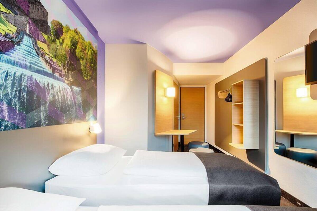 Quarto duplo | Roupas de cama antialérgicas, escrivaninha, quartos à prova de som