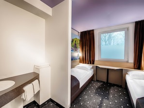 Allergikerbettwaren, Schreibtisch, schallisolierte Zimmer