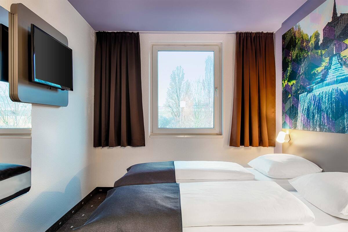 Chambre avec lits jumeaux | 1 chambre, literie hypoallergĂ©nique, bureau, systĂšme dâinsonorisation