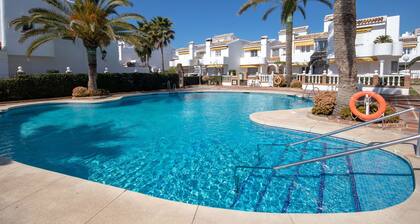3 Bed Townhouse with roof terrace, 100m to beach