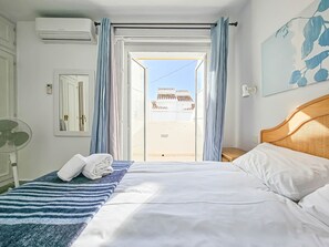 3 bedrooms, iron/ironing board, travel cot, free WiFi