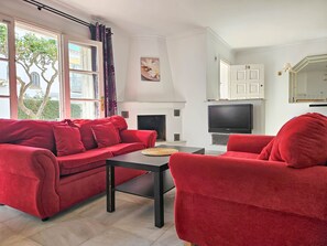 TV, DVD player - 3 Bed Townhouse  with roof terrace, 100m to beach (La Cala de Mijas)