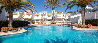 3 Bed Townhouse  with roof terrace, 100m to beach