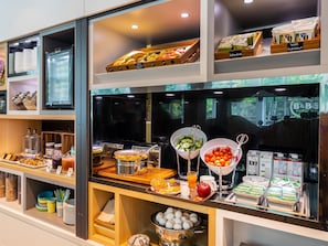Päivittäinen buffetaamiainen (13.9 EUR per henkilö)