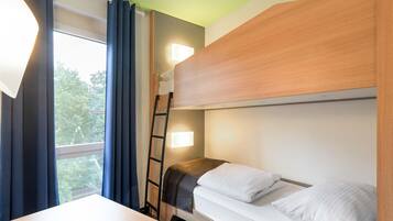 Habitación cuádruple | Ropa de cama hipoalergénica, escritorio, insonorización y wifi gratis