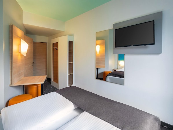 Double Room | Hypo-allergenic bedding, desk, soundproofing, free WiFi