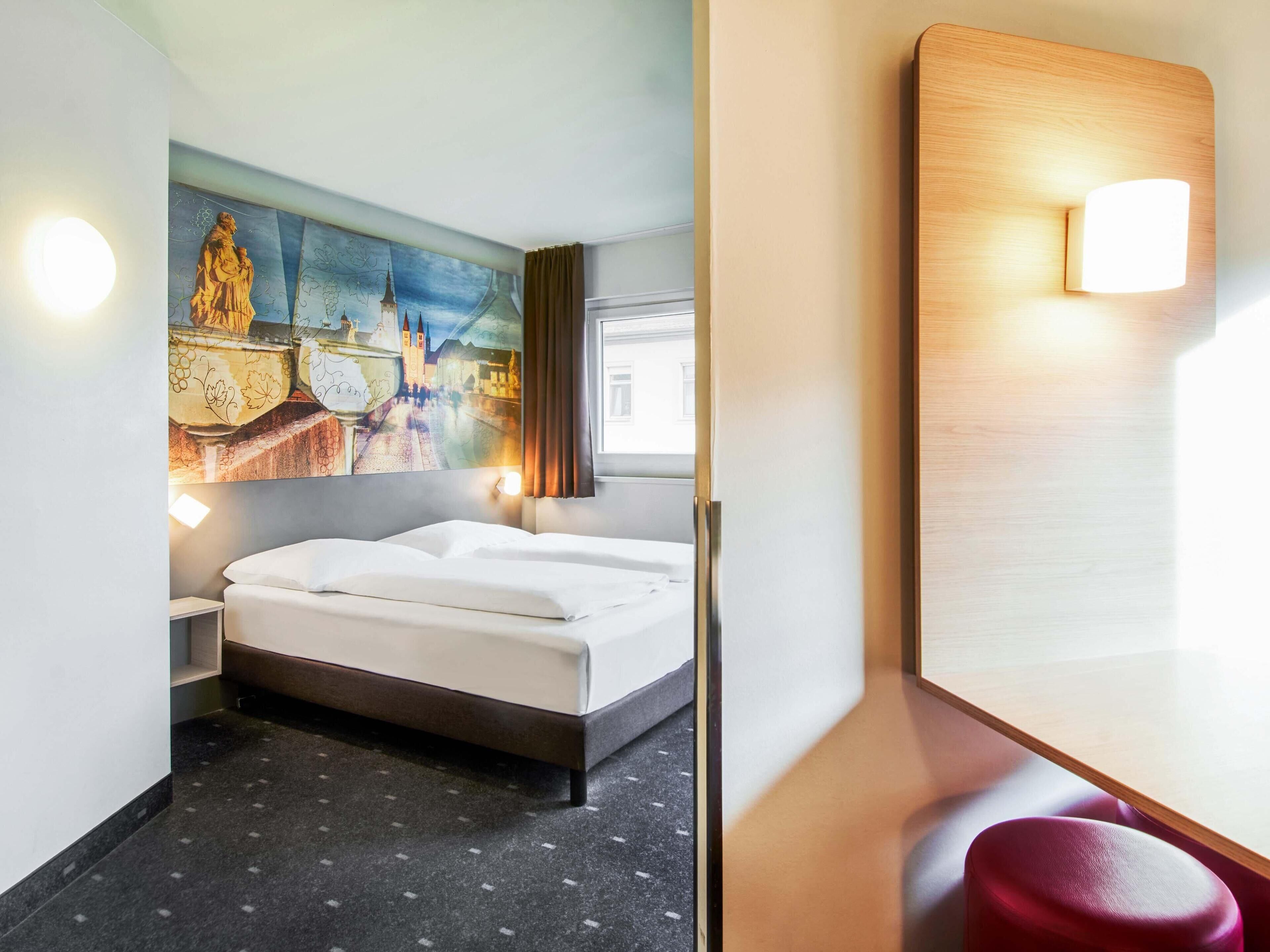 Quadruple Room | Hypo-allergenic bedding, desk, free WiFi, bed sheets