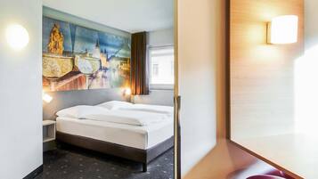 Vierbettzimmer | Allergikerbettwaren, Schreibtisch, kostenloses WLAN, Bettwäsche