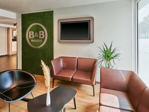 Lobby - B&B HOTEL Würzburg-City (Würzburg)
