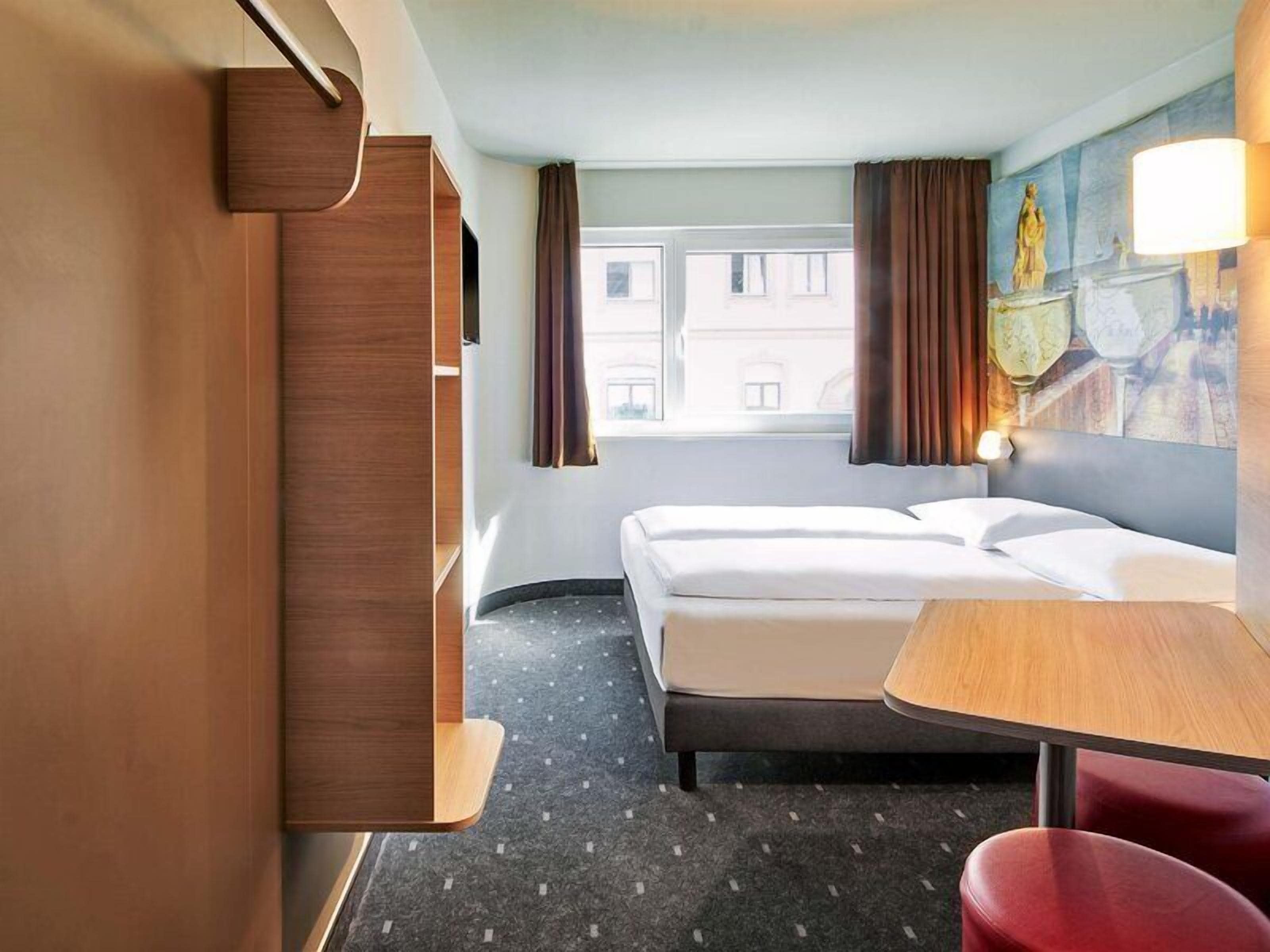 Foto - B&B HOTEL Würzburg-City