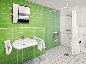 Shower, hair dryer, soap, shampoo - B&B HOTEL Würzburg-City (Würzburg)