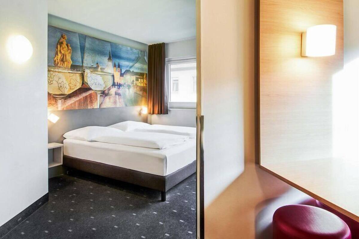 Quadruple Room | Hypo-allergenic bedding, desk, free WiFi, bed sheets