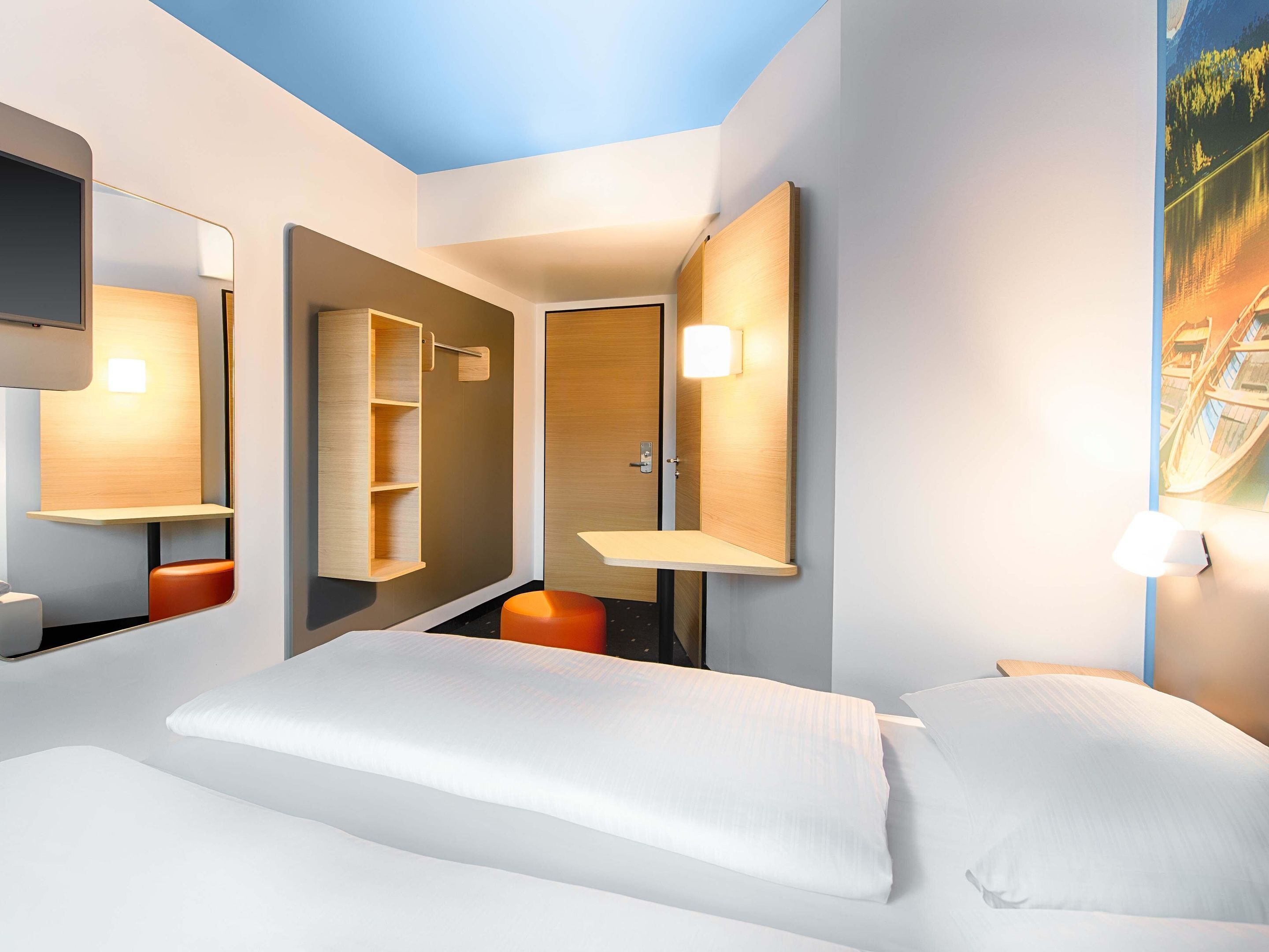 Twin Room | Hypo-allergenic bedding, desk, free WiFi, bed sheets