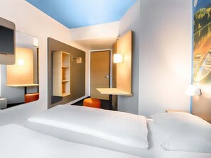 Twin Room | Hypo-allergenic bedding available, desk, WiFi (free), bed sheets - B&B Hotel Kempten (Kempten)