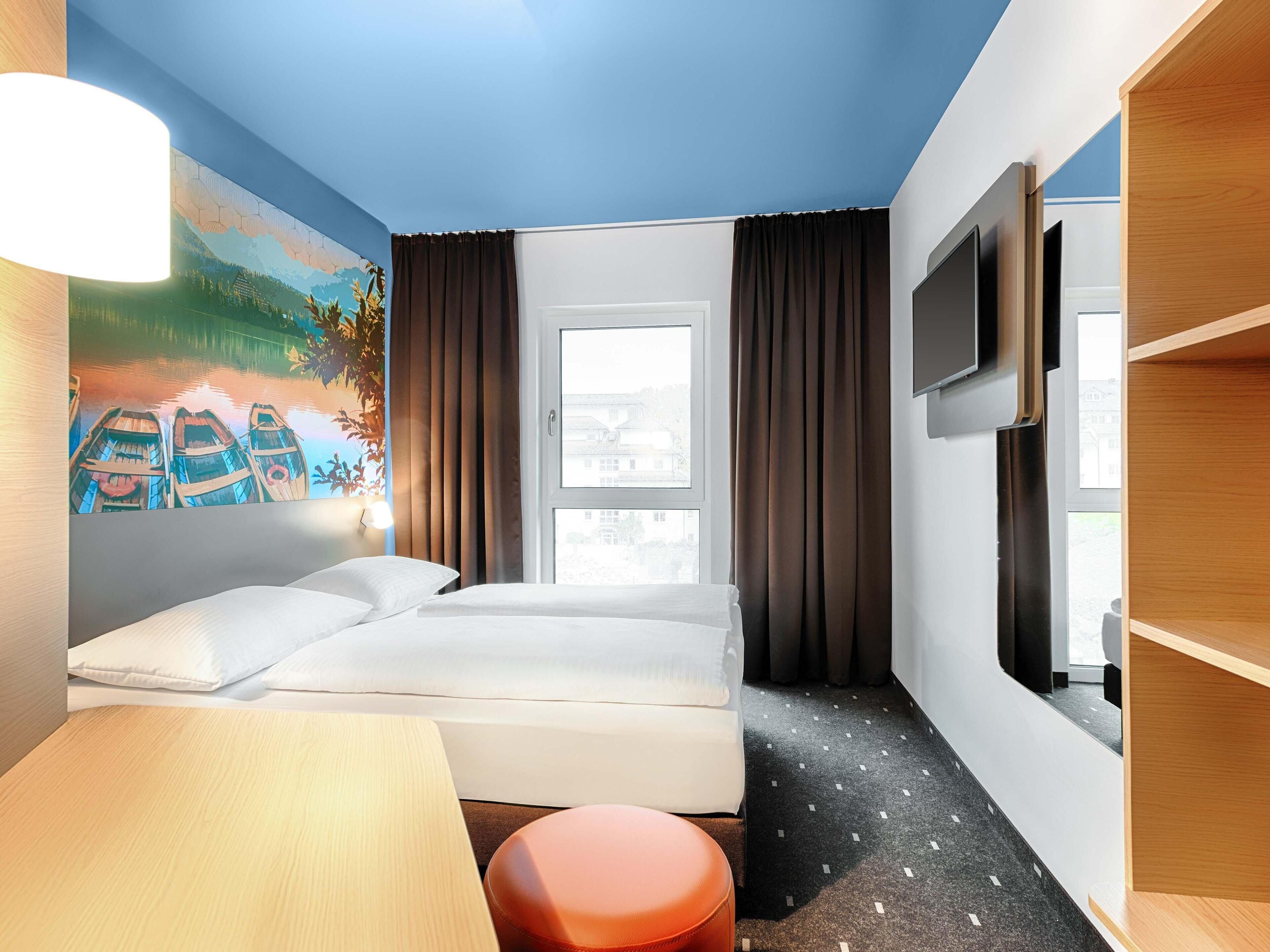 Ropa de cama hipoalergénica, escritorio, wifi gratis y ropa de cama 