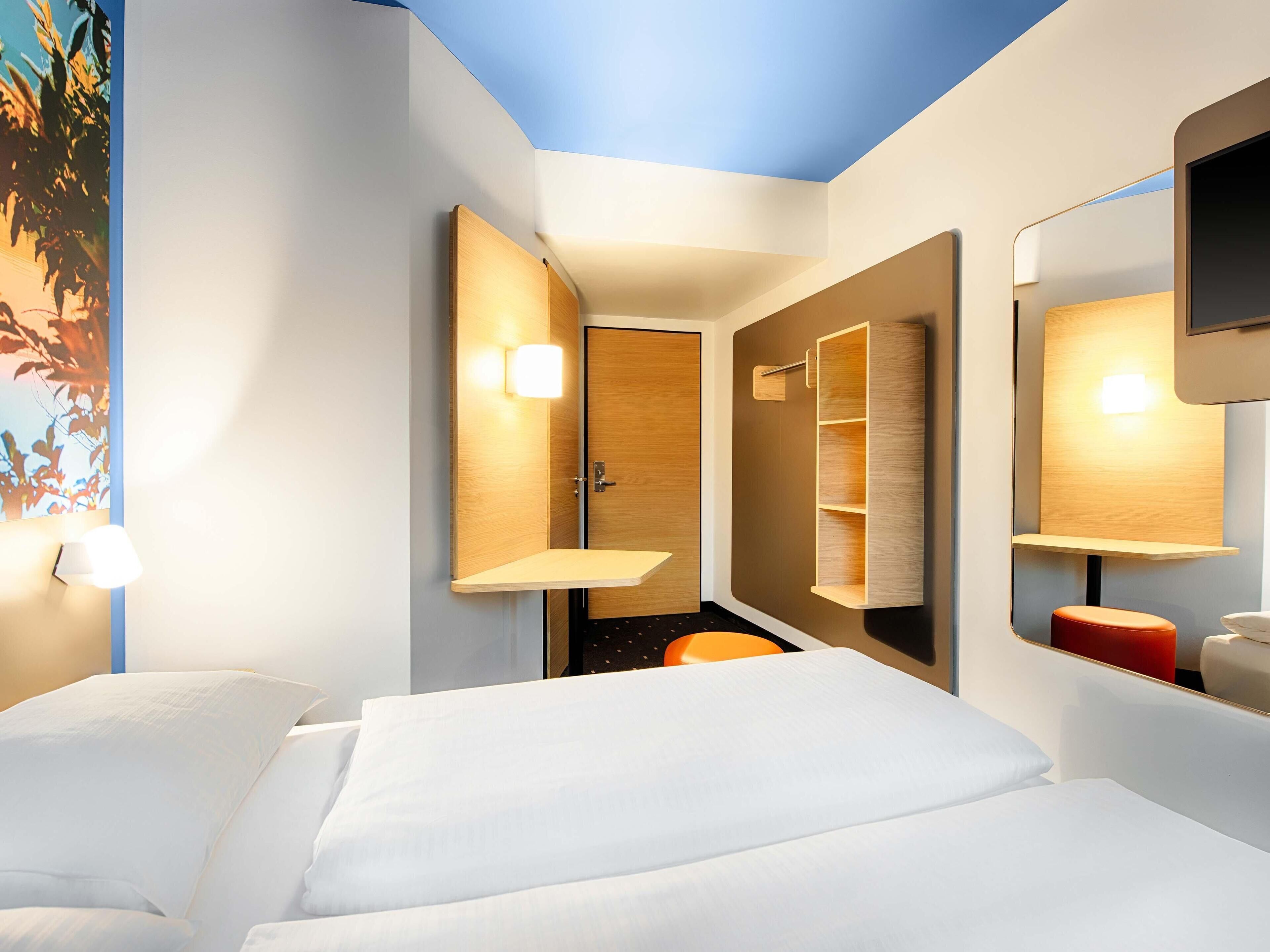 Ropa de cama hipoalergénica, escritorio, wifi gratis y ropa de cama 