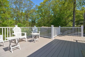 Terrace/patio - Joseph's Way: Quiet Beach Retreat (Gloucester)