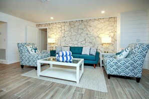 TV, DVD player - Blind Pass G105 - 4 Bedroom/3 Bathroom. Sleeps 10! (Sanibel)