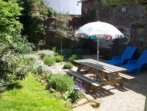 Outdoor dining - 3 Bed Cottage - Sleeps 5 - Garden - Parking - Wifi (Passais-Villages)