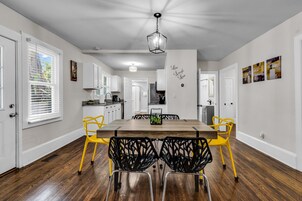 Exclusive-bungalow | Spisning på værelset