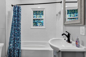 Exclusive-Bungalow | Badezimmer | Kostenlose Toilettenartikel, Haartrockner, Handtücher, Seife