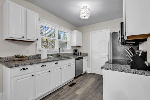 Exclusive Bungalow | Private kitchen | Fridge, microwave, oven, stovetop