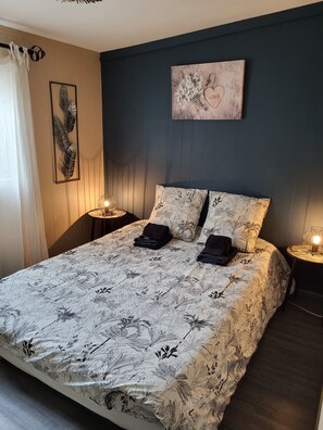3 bedrooms, iron/ironing board, WiFi, bed sheets