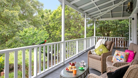 Property grounds. Lilly Pilly Arthouse– Stay 3 Pay 2